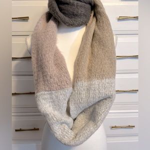 NWT David and Young Figure 8 Double Loop Scarf in Neutral Tones Color Block